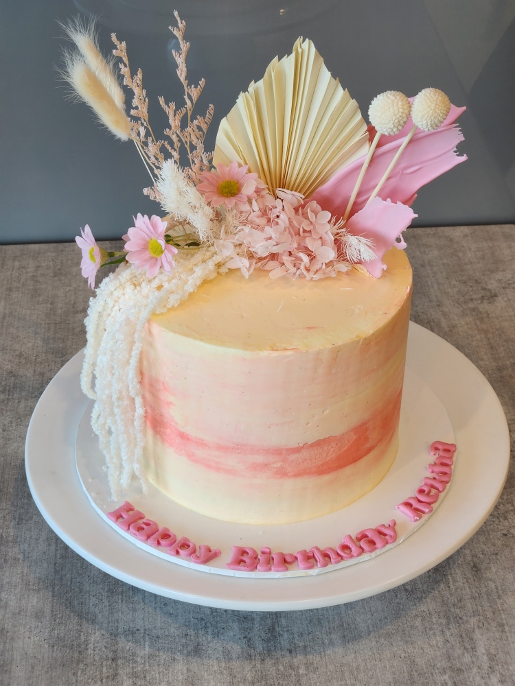 Pink marble cake with Dry Flower arrangement